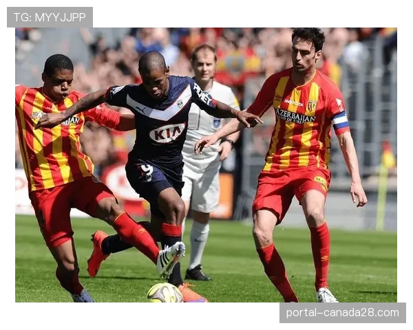 争议瞬间:斯特拉斯堡进球前疑似手球,VAR复核后认定有效 争议瞬间:斯特拉斯堡进球前疑似手球,VAR复核后认定有效